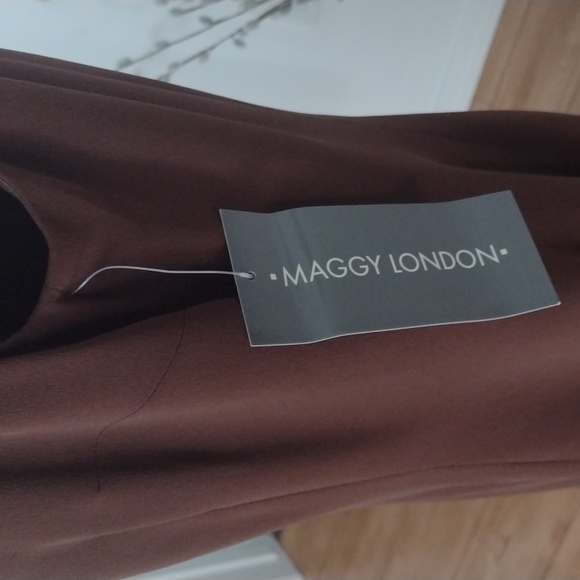 100% Silk MAGGY LONDON two piece suit size 8 - Picture 9 of 10